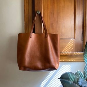 Madewell - The Transport Tote in English Saddle